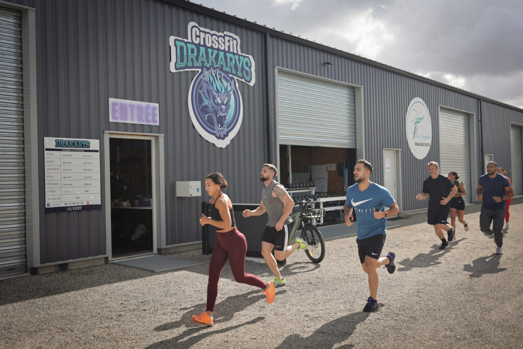Personnes en train de courir séance Hyrox